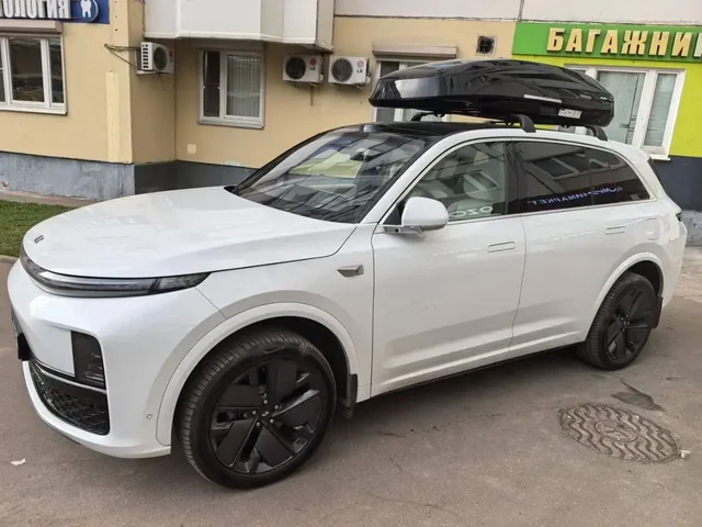 Автобокс для Lixiang L7 — ENROAD Nomadix Pro XL 500-E, цвет «Чёрный» — вид автомобиля с установленным автобоксом