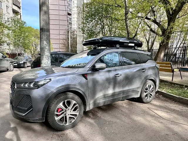 Чёрный автобокс ENROAD Nomadix Pro XL Slim 400-E на Chery Tiggo 7 Pro Max — общий вид автомобиля с установленным автобоксом