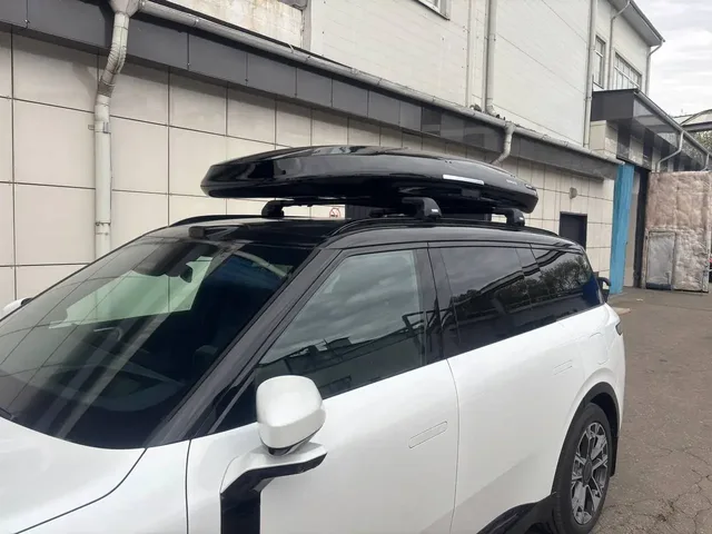 ENROAD на LYNK & CO 900: автобокс ENROAD Nomadix Pro XXL Slim 450-E, цвет «Чёрный» — дополнительный ракурс автомобиля с установленным автобоксом