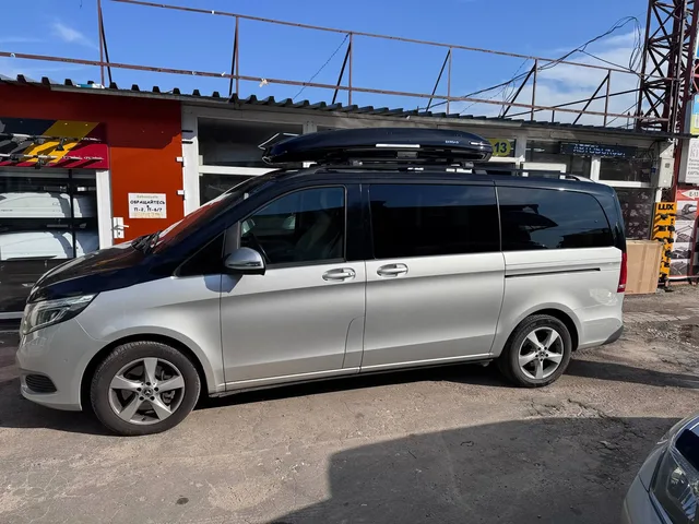 ENROAD на Mercedes-Benz V-Class: автобокс ENROAD Nomadix Pro XL Slim 400, цвет «Чёрный» — дополнительный ракурс автомобиля с установленным автобоксом