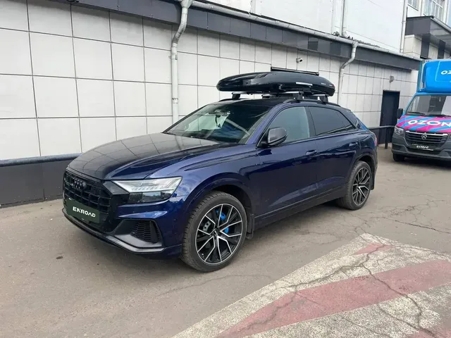 ENROAD на Audi Q8: автобокс ENROAD Nomadix Pro XL Slim 400-E, цвет «Чёрный» — дополнительный ракурс автомобиля с установленным автобоксом