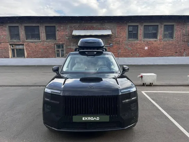 Автобокс для Zeekr 9X — ENROAD Nomadix Pro XXL 600-E, цвет «Чёрный» — вид автомобиля с установленным автобоксом