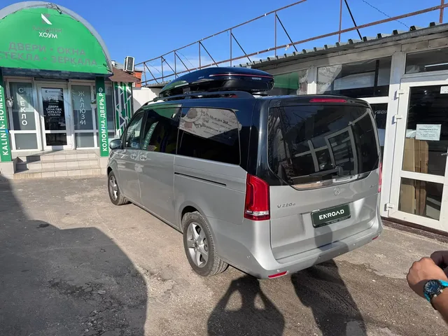 Автобокс для Mercedes-Benz V-Class — ENROAD Nomadix Pro XL Slim 400, цвет «Чёрный» — вид автомобиля с установленным автобоксом