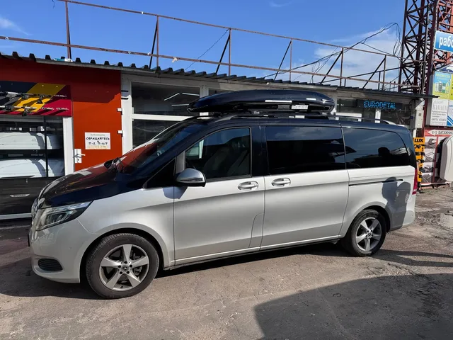 Автобокс для Mercedes-Benz V-Class — ENROAD Nomadix Pro XL Slim 400, цвет «Чёрный» — вид автомобиля с установленным автобоксом